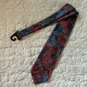 Courtenay 100% silk men’s tie made in Costa Rica